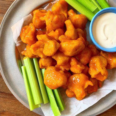 Buffalo Cauliflower Bites with Blue Cheeze Sauce